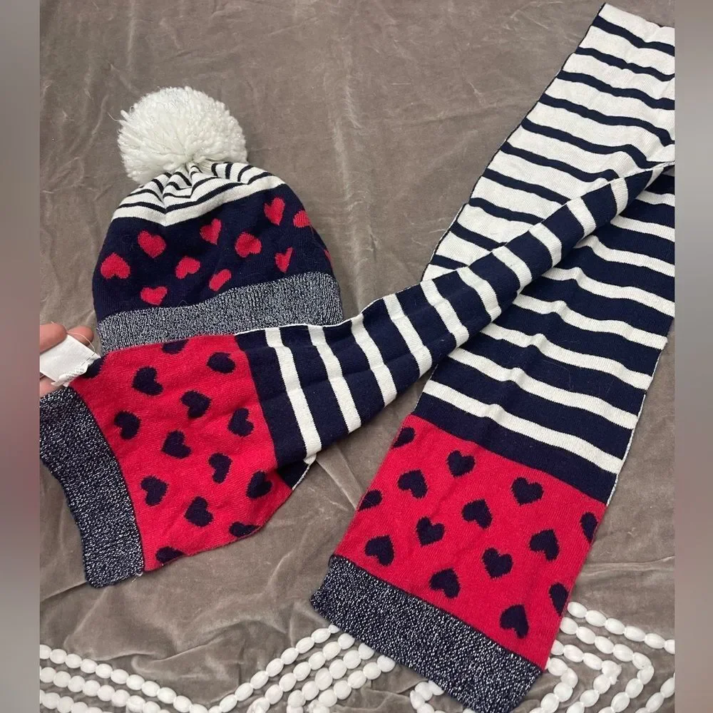 🌱 Gap Kids hat and scarf